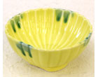 黄釉グリーン流半月菊型小鉢